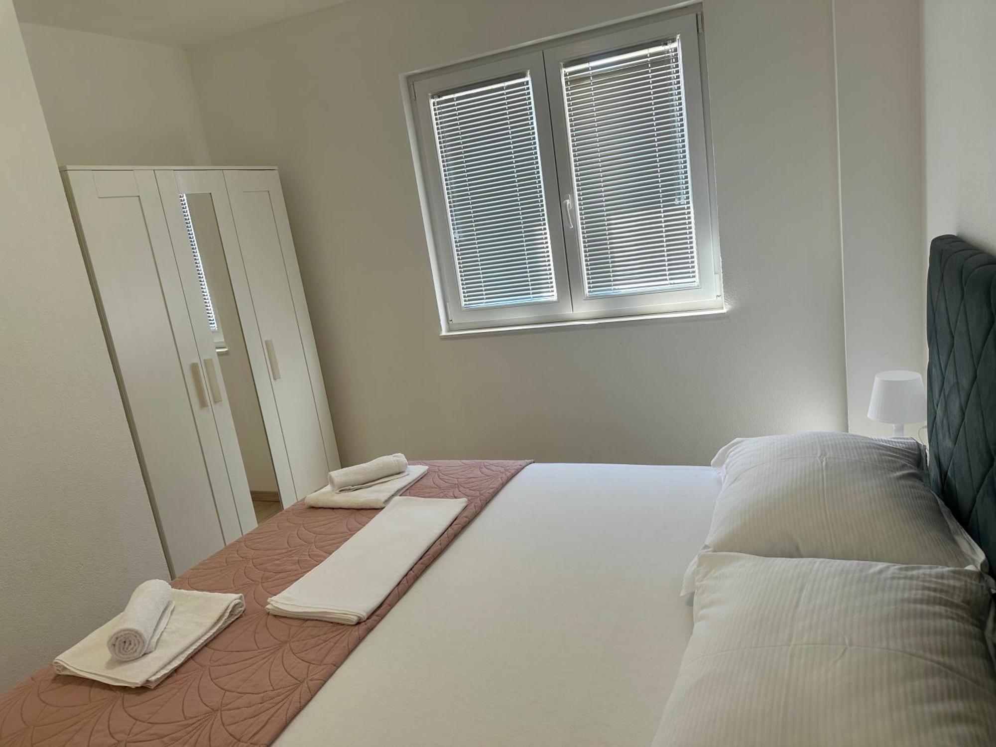 Apartmani Josipa Baška Voda エクステリア 写真