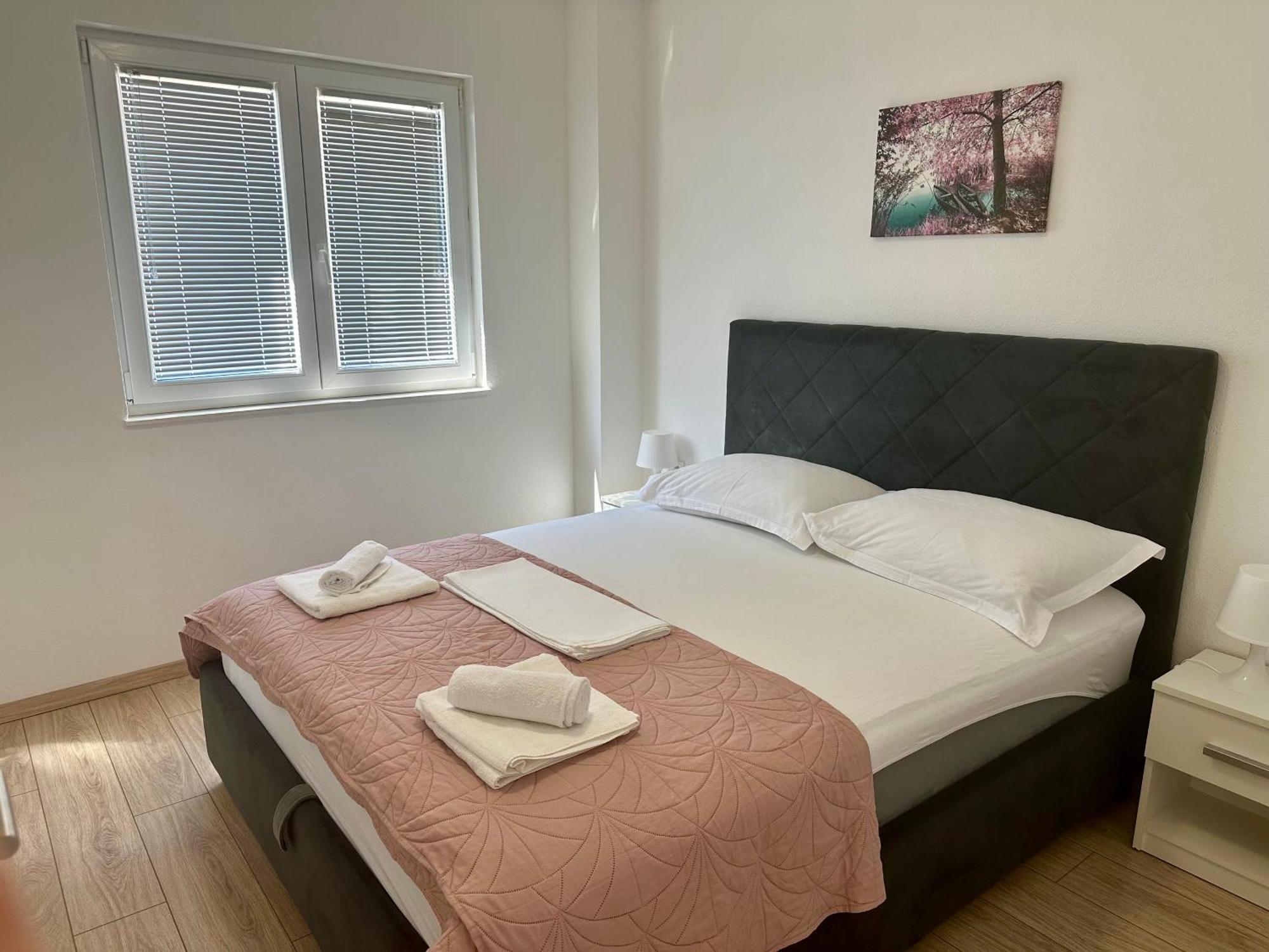 Apartmani Josipa Baška Voda エクステリア 写真