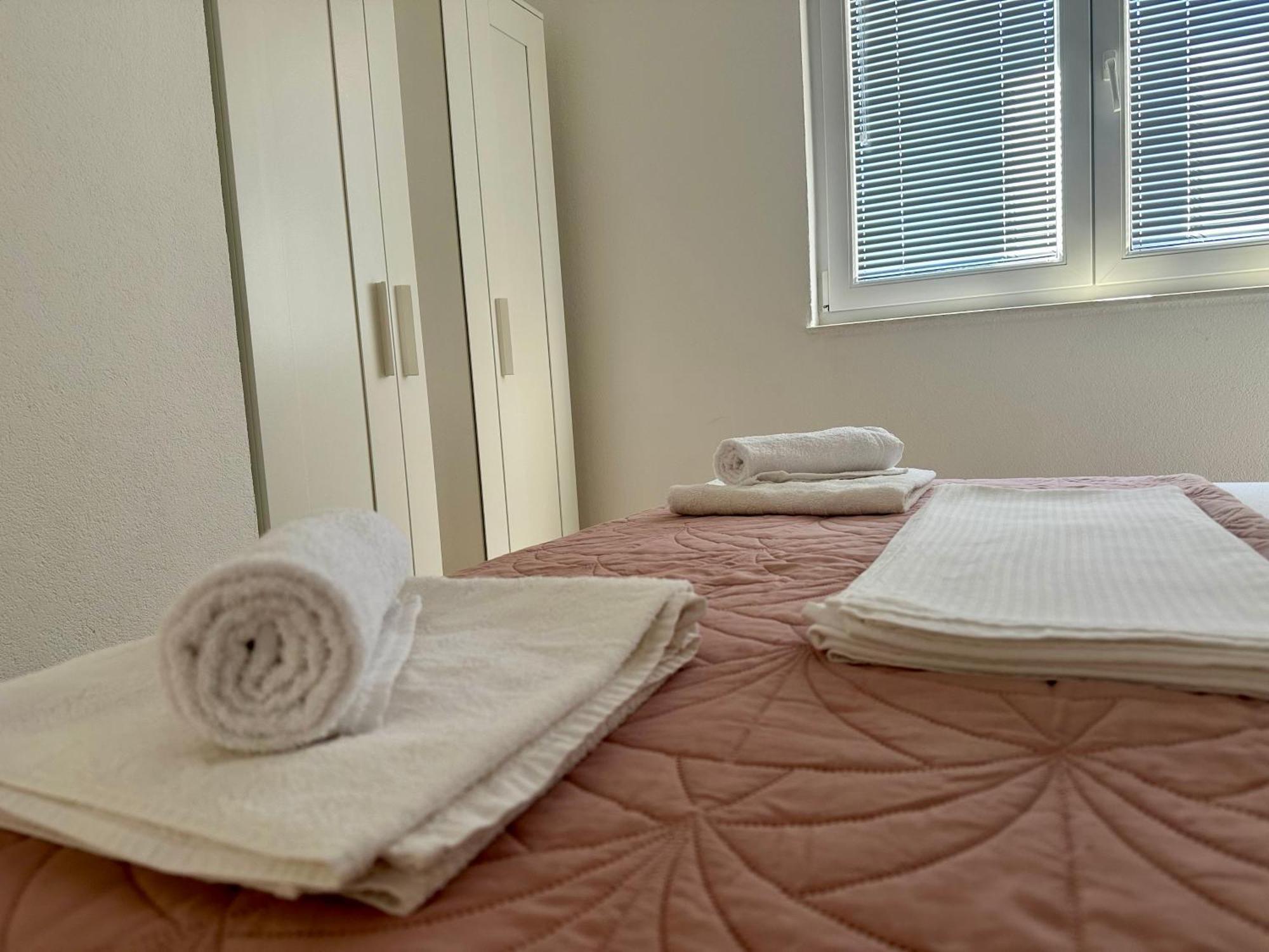 Apartmani Josipa Baška Voda エクステリア 写真